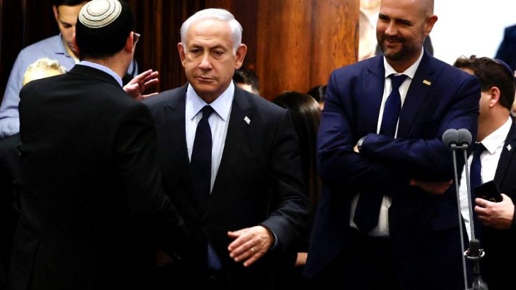 संसद में इजराएल के प्रधानमंत्री नेतन्याहू न्यायिक सुधारों को स्थगित किया