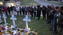 Žalovanje za ubitimi med nedavnem tragičnem streljanju v krščanski šoli v Nashvillu.