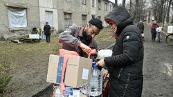 Ajudas humanitárias em Chasiv Yar, região de Donetsk (AFP or licensors)