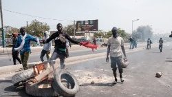 Des manifestants à Dakar, la capitale sénégalaise, le jeudi 30 mars. 