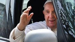 Папа пакідае бальніцу імя Агасціна Джэмэлі ў Рыме