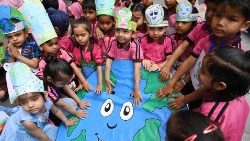 Earth Day in einer indischen Schule in Amritsar an diesem Samstag
