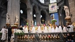 Beatificación del Padre Henri Planchat y de sus compañeros mártires, sábado 22 de abril de 2023, iglesia de Saint-Sulpice, París. (AFP or licensors)