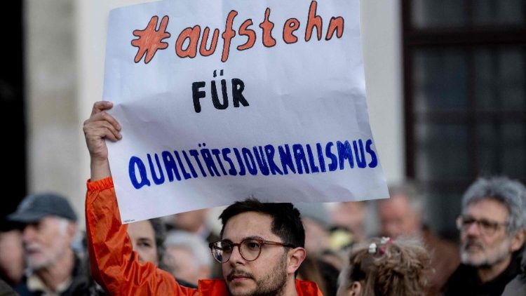 Демонстрация във Виена срещу прекратяването на ежедневната печатна версия на авторитетният австрийския вестник "Винер Цайтунг", 25.04.2023