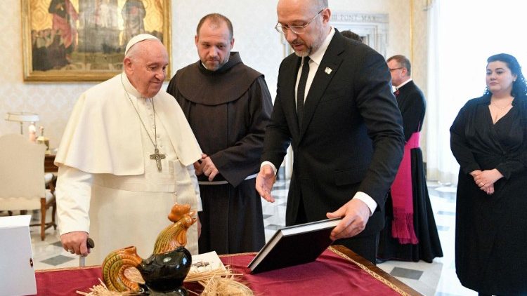 Папа Франциск на встрече с премьер-министром Украины (Ватикан, 27 апреля 2023 г.)