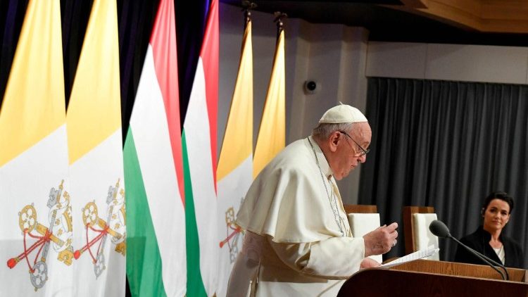 Папа Франциск на встрече с властями Венгрии (Будапешт, 28 апреля 2023 г.)