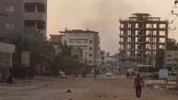 Angesichts der heiklen Lage in Khartum sind kaum Menschen auf der Straße (Aufnahme vom Dienstag)