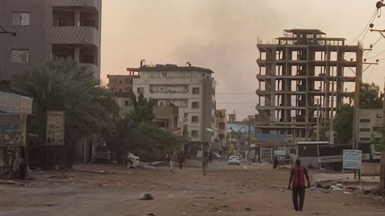 Angesichts der heiklen Lage in Khartum sind kaum Menschen auf der Straße (Aufnahme vom Dienstag)