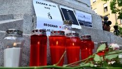 Në lutje, për "aktet e pakuptimta të dhunës" në Serbi
