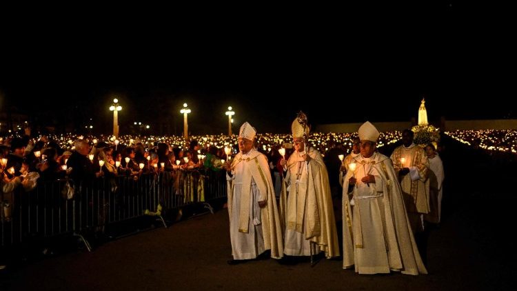 La processione notturna del 12 maggio al Santuario
