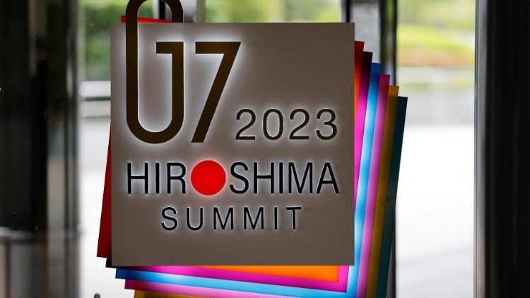 Pranešta, kad į G7 susitikimą Japonijoje atvyko Ukrainos prezidentas V. Zelenskis