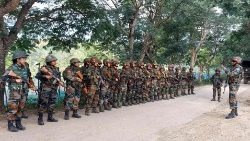 मणिपुर में हिंसा और तनावों के बीच सेना की उपस्थिति 