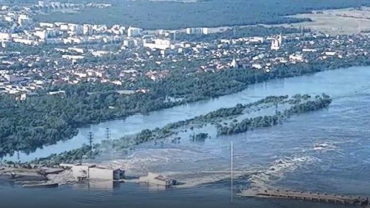 Susprogdinta Kachovkos hidroelektrinės užtvanka