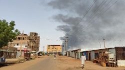 Wieder sind Rauchwolken in Khartoum zu sehen...