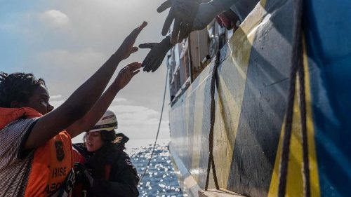 Italien: Kardinal Zuppi verteidigt Seenotrettung im Mittelmeer