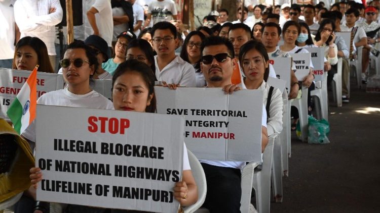 Членове на Hyderabad Manipur Society (HYMS) протестират срещу продължаващото етническо насилие в североизточния индийски щат Манипур