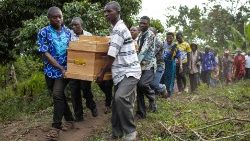 Eleverna begravs i Uganda