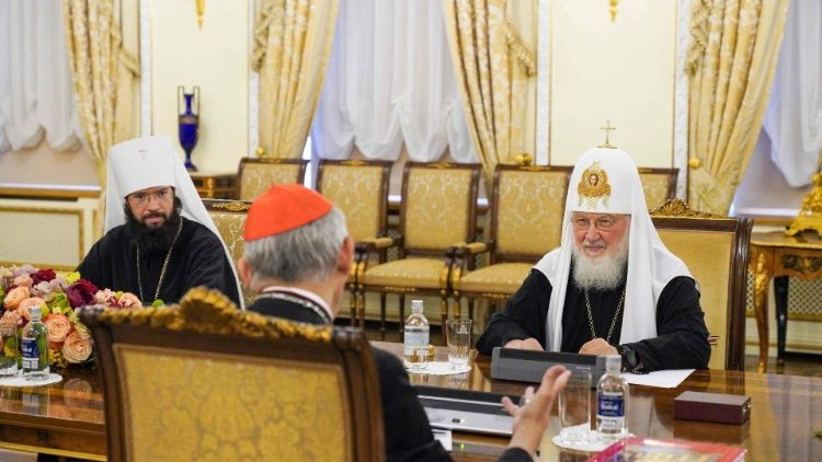 Il cardinale Zuppi a colloquio con il patriarca Kirill