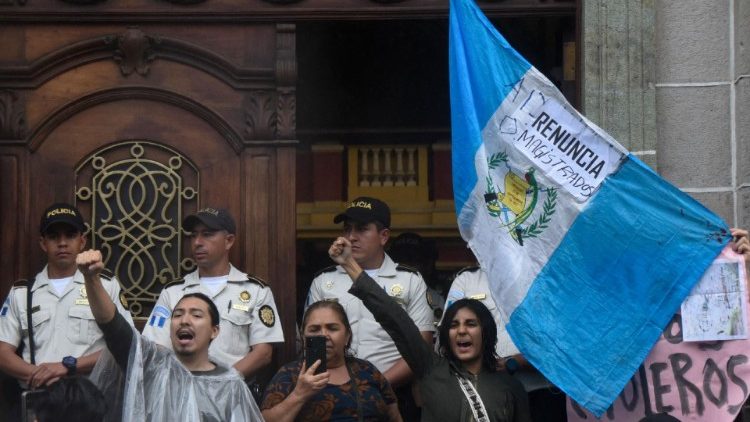 Manifestaciones en Guatemala delante del Tribunal Supremo Electoral