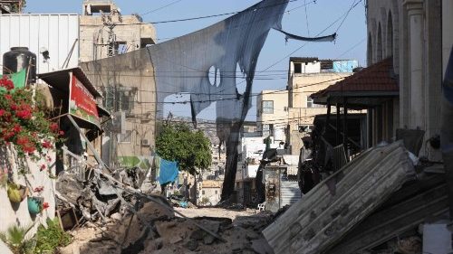 Дженин, 10 палестинци убити при израелска атака, 3 хиляди бежанци