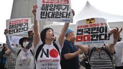 Koreańskie protesty przeciw planom zlania wody z elektrowni w Fukushimie do oceanu