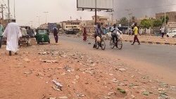 Rauch steigt am Samstag über Omdurman auf