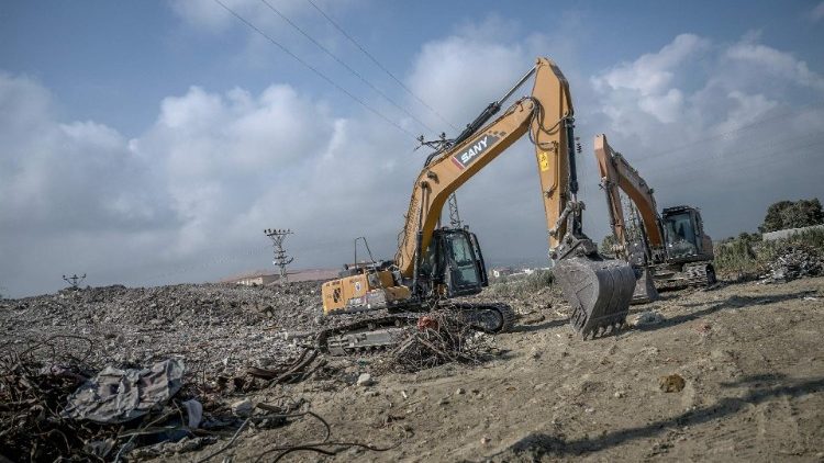 Aufräumarbeiten in der Türkei: Auch sechs Monate nach dem Erdbeben liegen die Trümmer noch herum