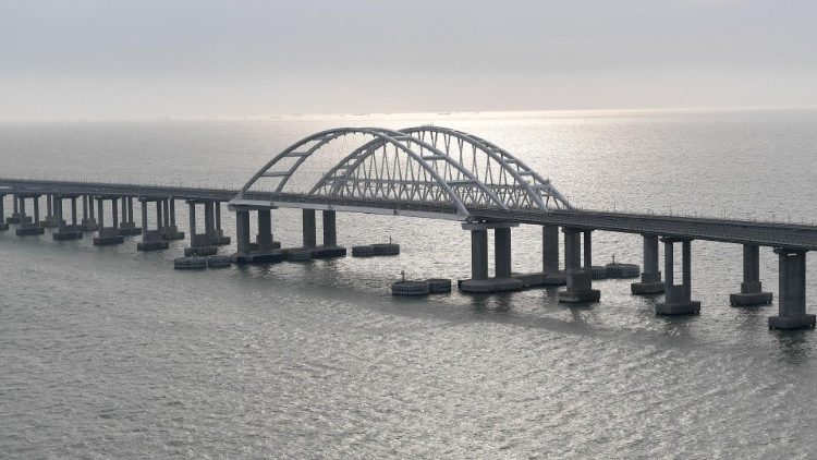Vista da Ponte da Criméia, que liga a Rússia à península