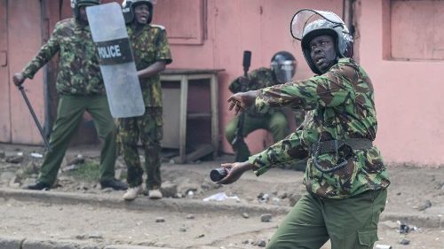 Kenya: les évêques condamnent la brutalité policière