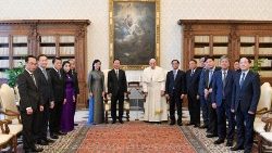 Ferenc pápa a vietnami elnökkel és küldöttségével