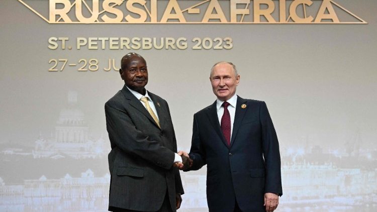 Rais Museveni na Rais Putin