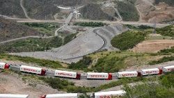 Ormiańskie ciężarówki z pomocą humanitarną do Górnego Karabachu zatrzymane przez Azerów, 30 lipca 2023 r.