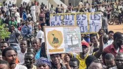 Manifestanti durante una manifestazione nel giorno dell'indipendenza nigerina
