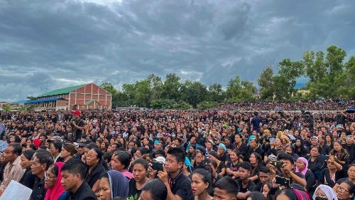 Indien: Gericht untersagt Massenbegräbnis von Christen in Manipur 