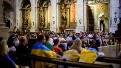 Ukraińscy uczestnicy ŚDM podczas Mszy w kościele Graca w Lizbonie, 3 sierpnia 2023