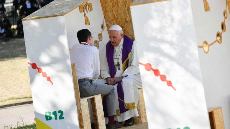 Papież spowiada uczestników ŚDM