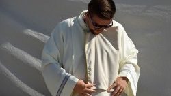 Ein junger Priester beim WJT in Lissabon