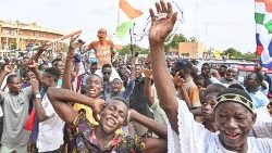 Des manifestants soutenant les militaires qui ont pris le pouvoir en juillet 2023 au Niger