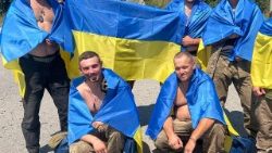 Ukraińscy żołnierze wyzwoleni w ramach wymiany jeńców, 7 sierpnia 2023 r.