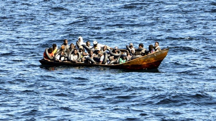 Embarcation de migrants au large de la Tunisie, le 10 aout