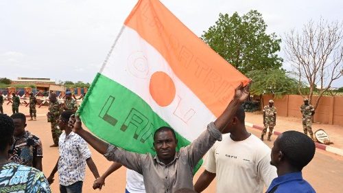 Niger: les évêques du Bénin proposent l’arbre à palabre pour une sortie pacifique de la crise