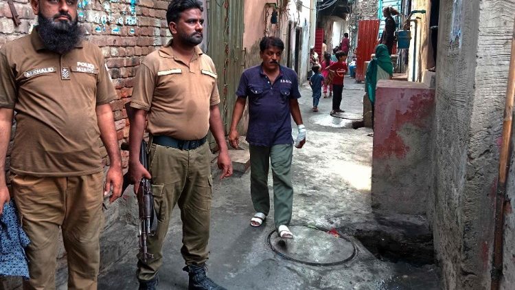 Sicherheitskräfte in Jaranwala, am Sonntag