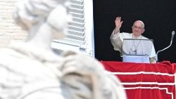 البابا فرنسيس يتلو صلاة التبشير الملائكي 