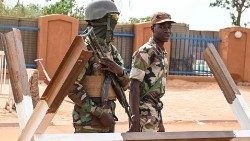 Soldados nigerinos