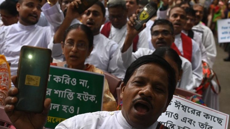 Christen demonstrieren am 1. September in Kalkutta gegen die Gewalt in Manipur