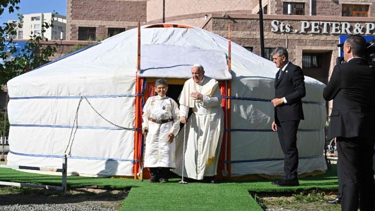 Un momento del encuentro del Papa Francisco con la señora Tsetsege