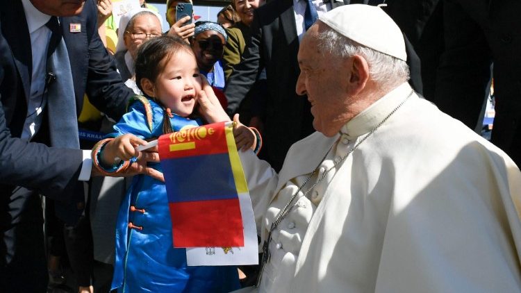 Papa Francesco lascia la Mongolia