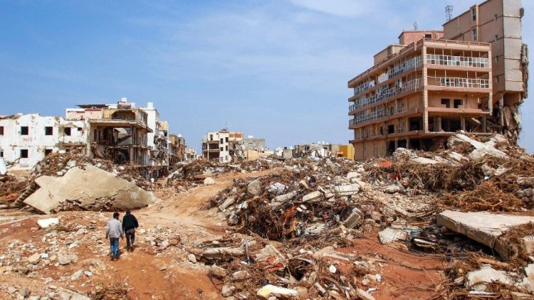 Un'immagine di distruzione nell'area libica di Derna