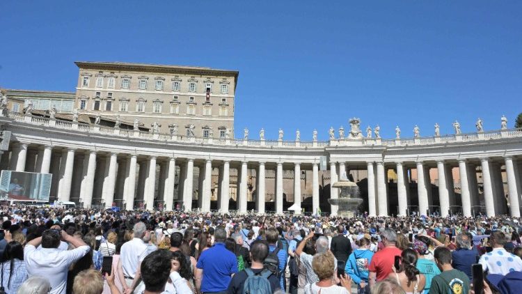 
                    Pope renews invitation to Saturday’s Synod Vigil
                
