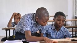 Niños haitianos inician año escolar